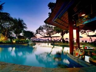 aloha pool bar hotel aston bali beach resort and spa