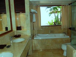 bathroom family ocean suite