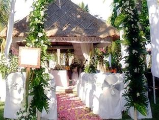 pesta pernikahan di taman hotel aston bali beach resort and spa