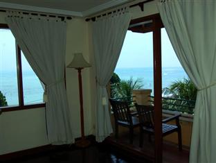 kamar tamu tipe kamar ocean front suite hotel aston bali beach resort and spa 