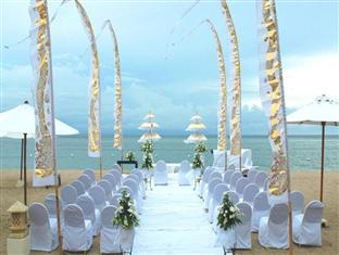 pesta pernikahan di pantai tanjung benoa, hotel aston bali beach resort and spa
