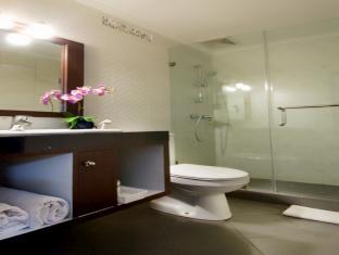 bathroom hotel rosani legian