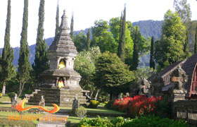 stupa di ulun danu bedugul Bali