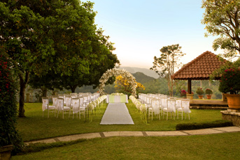 Pesta Pernikahan di Taman Kamar Menara