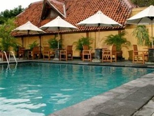 kolam renang hotel mutiara jogja