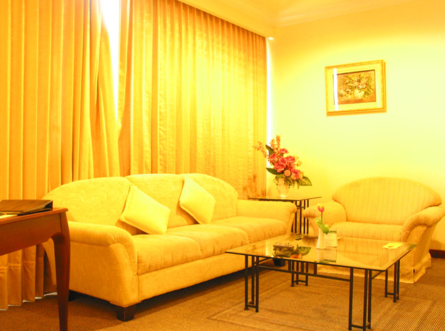 living room business suite hotel tunjungan surabaya